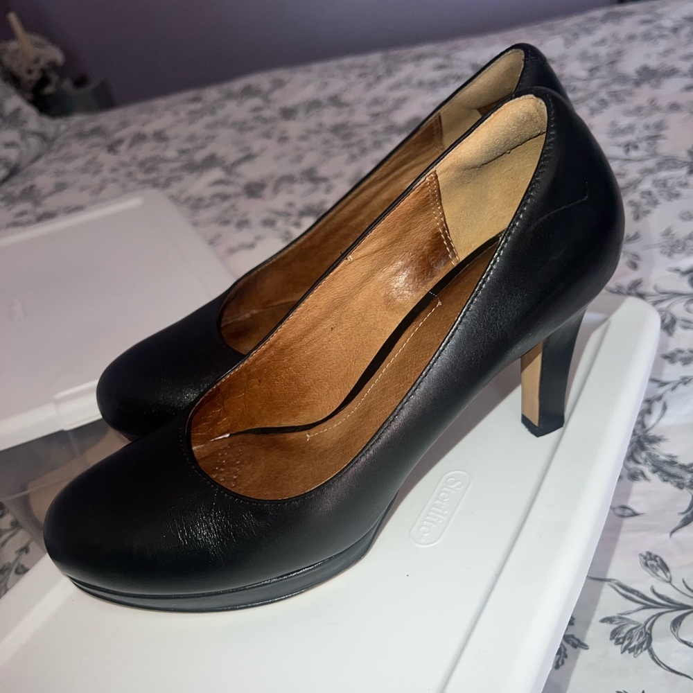 Clarks Black Leather round closed heels